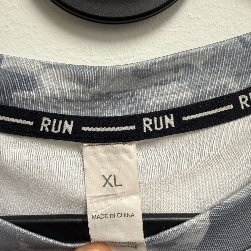 Nike Men's Short Sleeve Gray Camo Tee - Picture 3 of 3